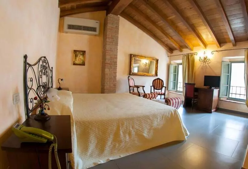 Hotelli La Tavola Rotonda