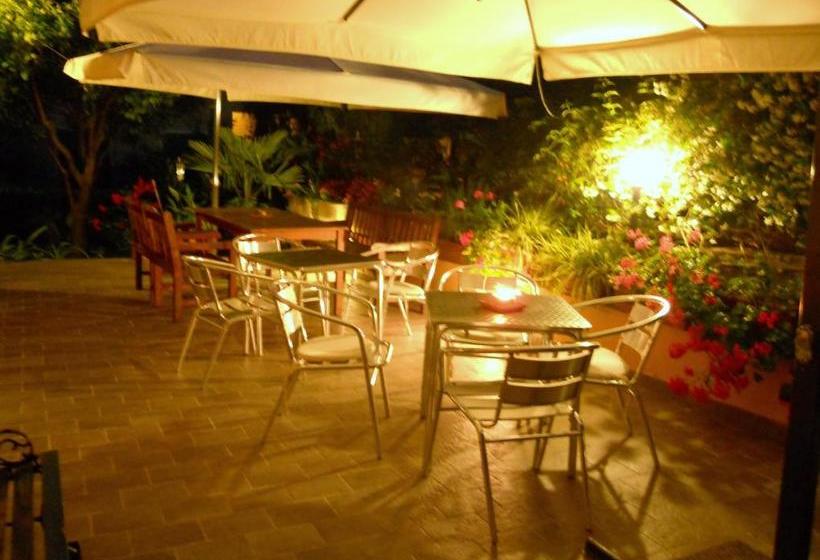 فندق Locanda Villa Moderna