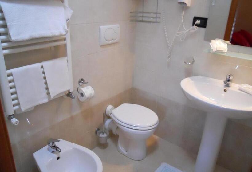 فندق Locanda Villa Moderna