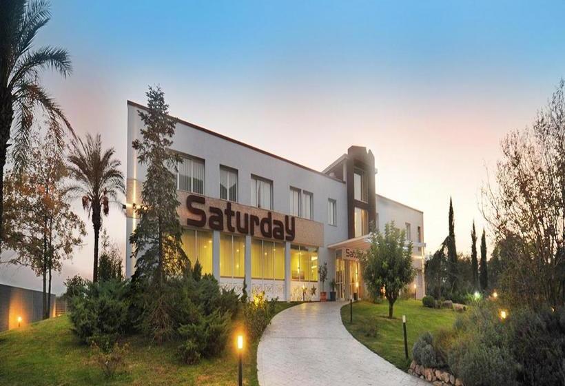 Отель Saturday