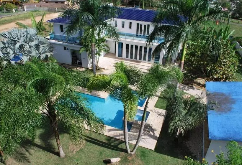 استراحتگاه Manati World Point Inn