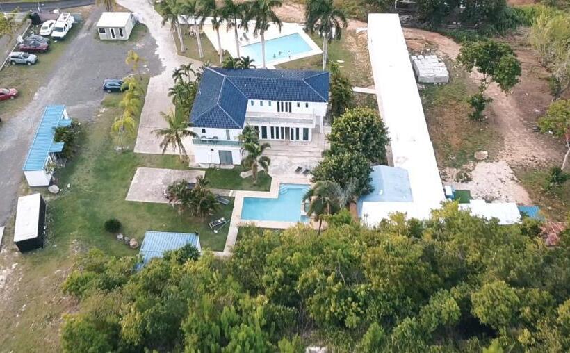 استراحتگاه Manati World Point Inn