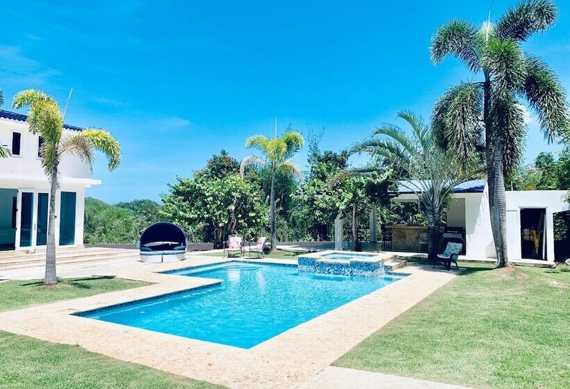 استراحتگاه Manati World Point Inn