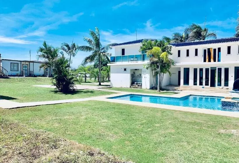 استراحتگاه Manati World Point Inn