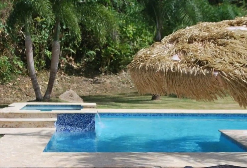 استراحتگاه Manati World Point Inn