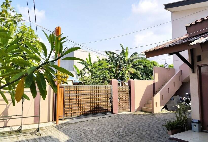 Risqia Homestay Syariah By Cocotel