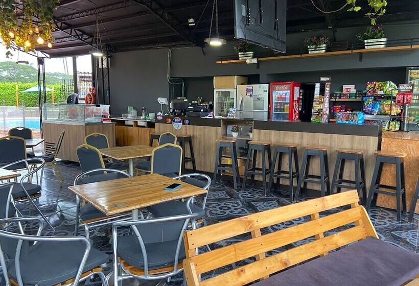 هتل Villa Zaragoza