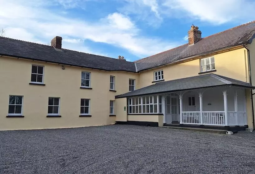 ペンション The Monkey Puzzle