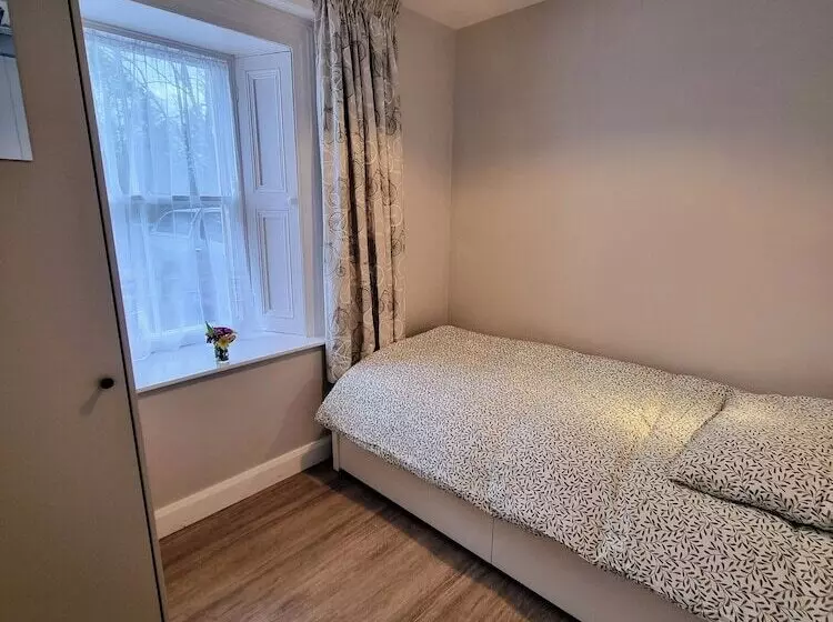 ペンション The Monkey Puzzle