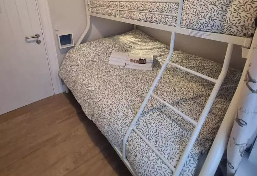 ペンション The Monkey Puzzle