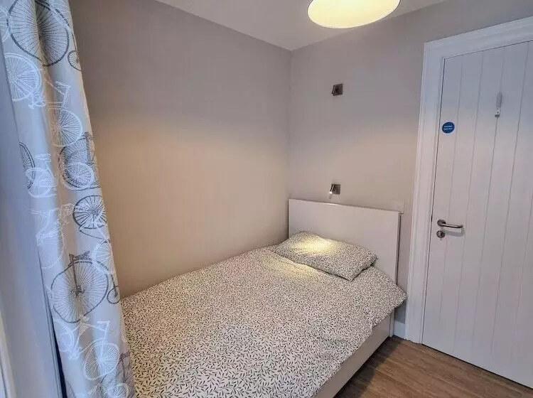 ペンション The Monkey Puzzle