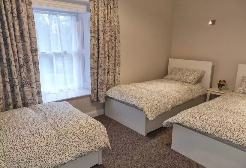 ペンション The Monkey Puzzle