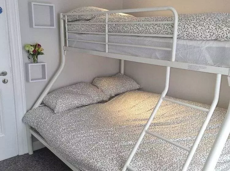 ペンション The Monkey Puzzle