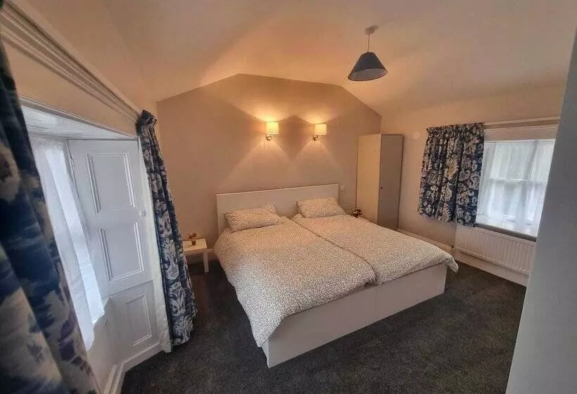 ペンション The Monkey Puzzle