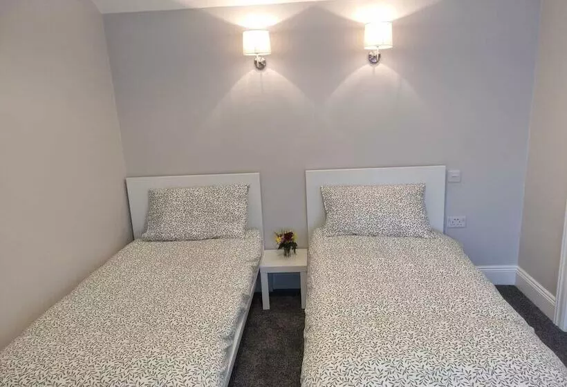 ペンション The Monkey Puzzle