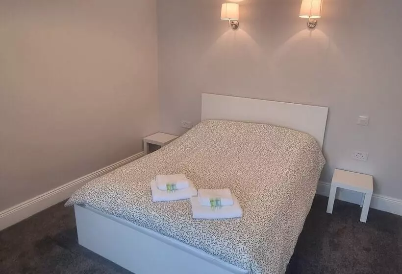 ペンション The Monkey Puzzle