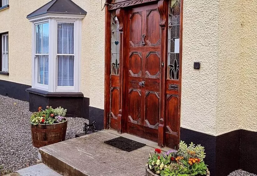 ペンション The Monkey Puzzle