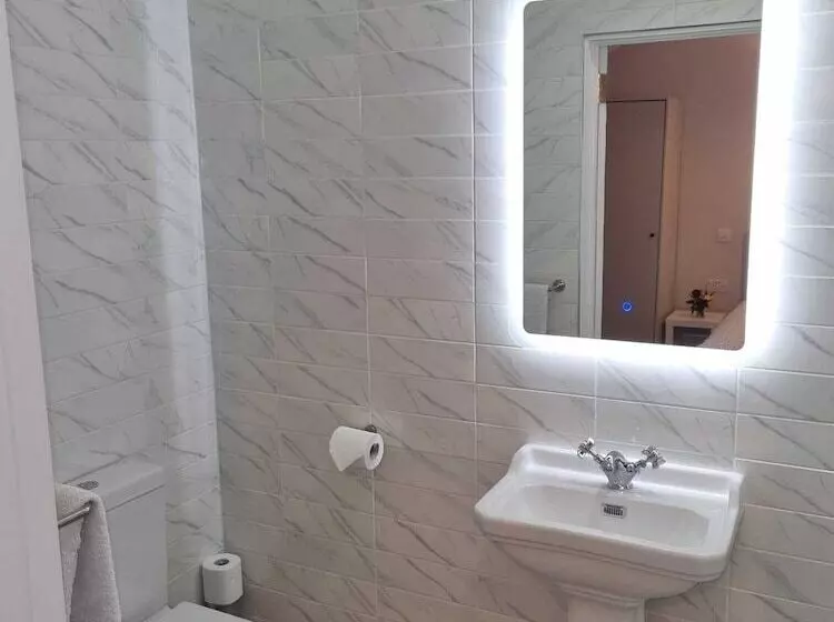 ペンション The Monkey Puzzle