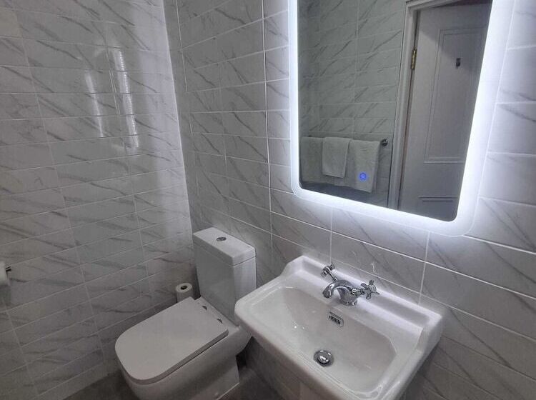 Пансион The Monkey Puzzle