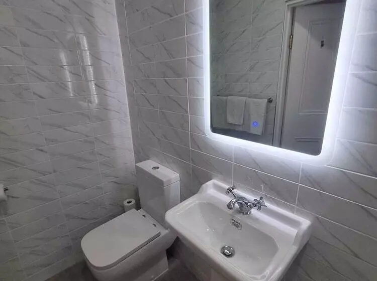 ペンション The Monkey Puzzle