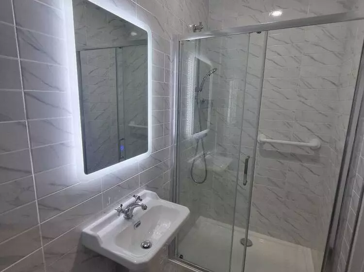 ペンション The Monkey Puzzle