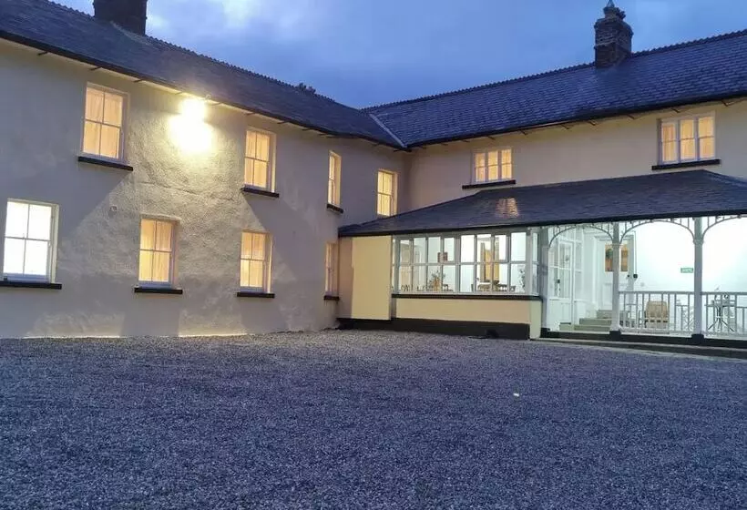 ペンション The Monkey Puzzle