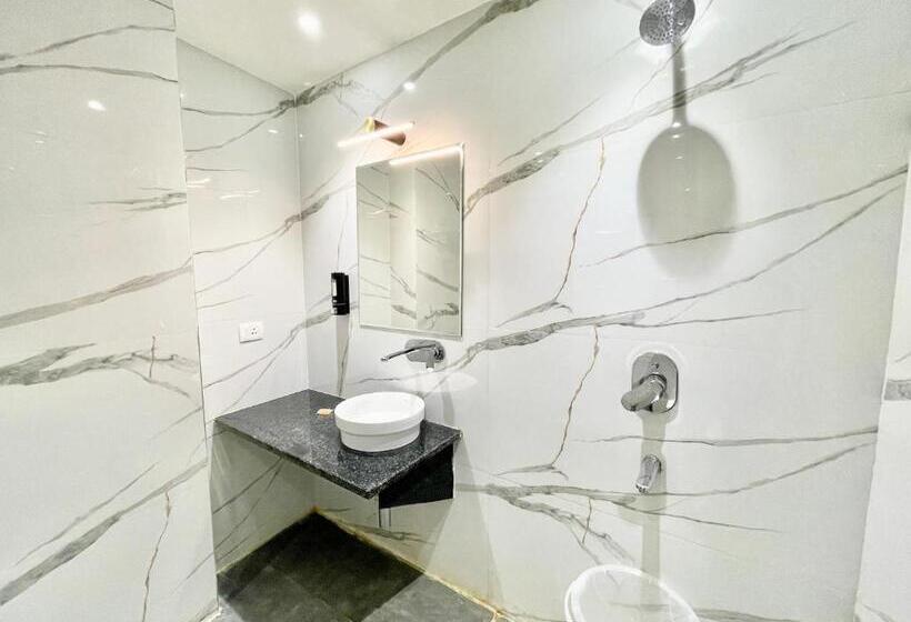 Vedangam Inn ! Varanasi   Forɘigner S Choice ! Fully Air Conditioned Hotel With Parking Availability