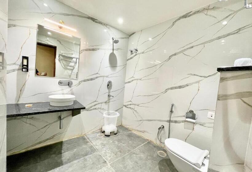 Vedangam Inn ! Varanasi   Forɘigner S Choice ! Fully Air Conditioned Hotel With Parking Availability