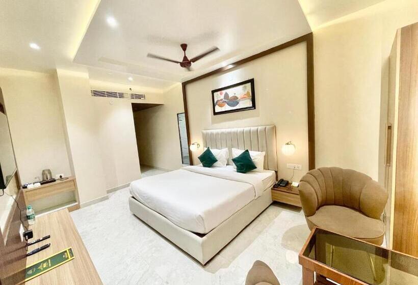 Vedangam Inn ! Varanasi   Forɘigner S Choice ! Fully Air Conditioned Hotel With Parking Availability
