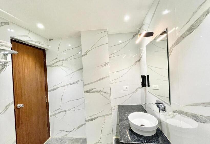 Vedangam Inn ! Varanasi   Forɘigner S Choice ! Fully Air Conditioned Hotel With Parking Availability