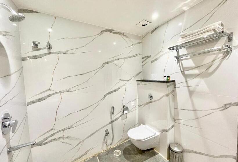 Vedangam Inn ! Varanasi   Forɘigner S Choice ! Fully Air Conditioned Hotel With Parking Availability