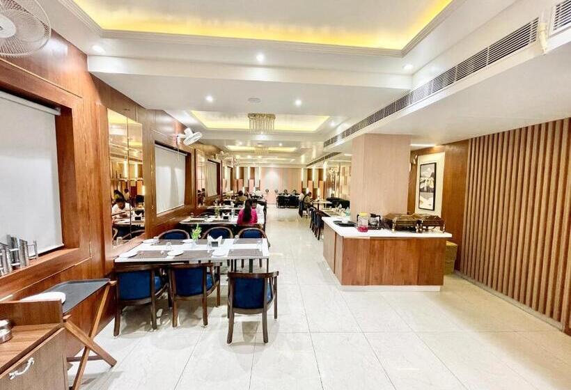 Vedangam Inn ! Varanasi   Forɘigner S Choice ! Fully Air Conditioned Hotel With Parking Availability