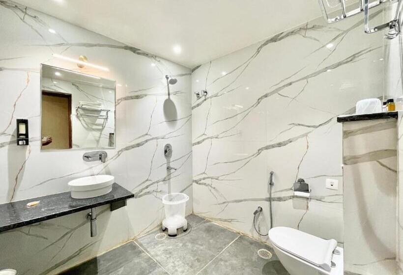 Vedangam Inn ! Varanasi   Forɘigner S Choice ! Fully Air Conditioned Hotel With Parking Availability