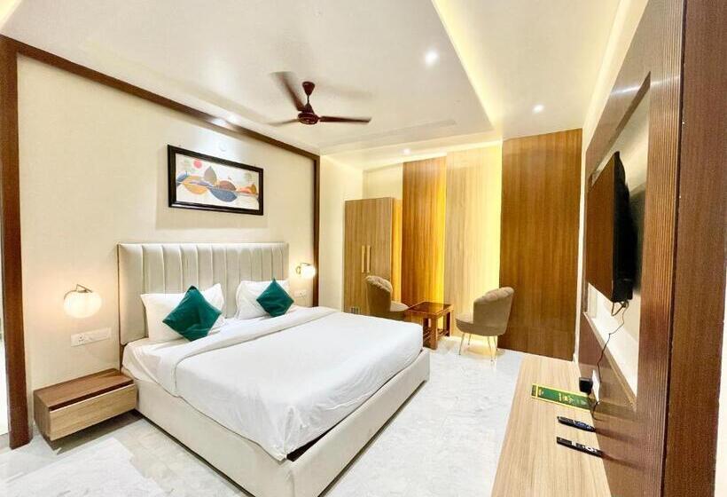 Vedangam Inn ! Varanasi   Forɘigner S Choice ! Fully Air Conditioned Hotel With Parking Availability