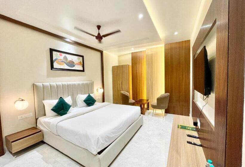 Vedangam Inn ! Varanasi   Forɘigner S Choice ! Fully Air Conditioned Hotel With Parking Availability