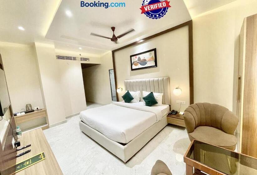 Vedangam Inn ! Varanasi   Forɘigner S Choice ! Fully Air Conditioned Hotel With Parking Availability