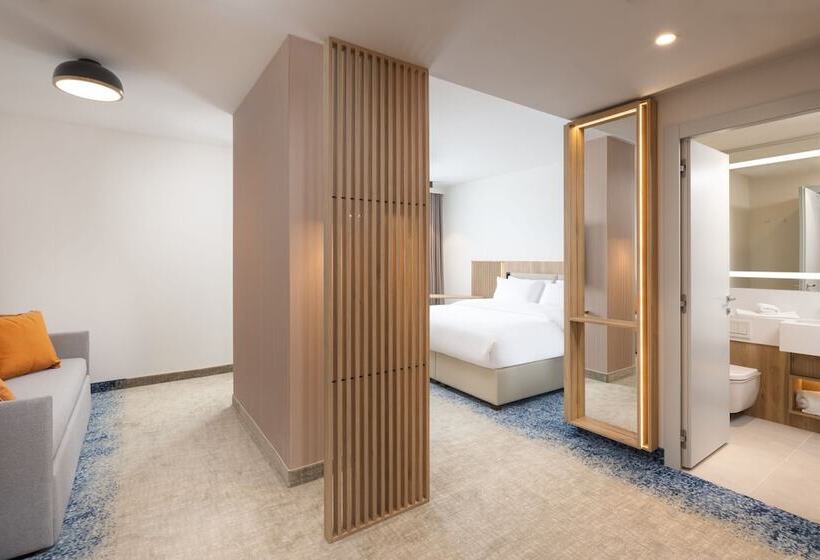 هتل Courtyard By Marriott Cluj Napoca Downtown