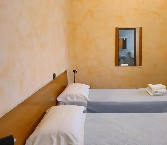 Hotelli Albergo Leon D Oro