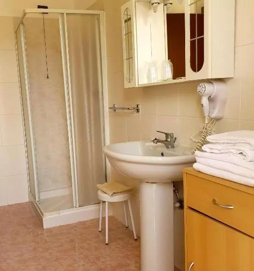 Hotelli Albergo Leon D Oro
