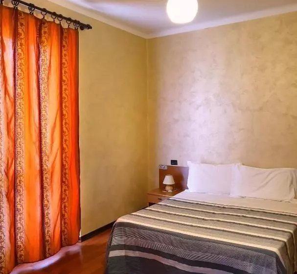 Hotelli Albergo Leon D Oro