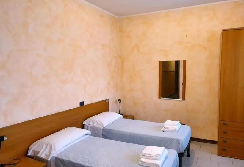Hotelli Albergo Leon D Oro