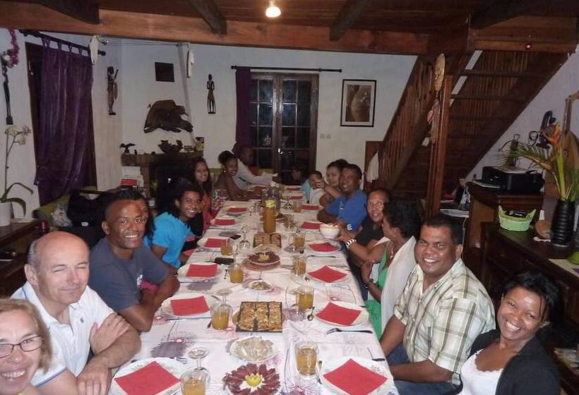 تختخواب و صبحانه La Caz Oceane