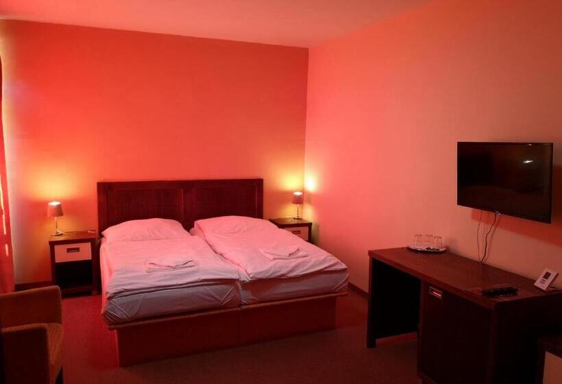 Garni Hotel Cosmopolitan