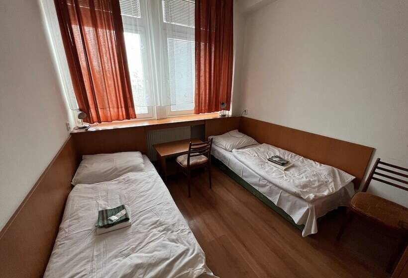 בית מלון כפרי Avion