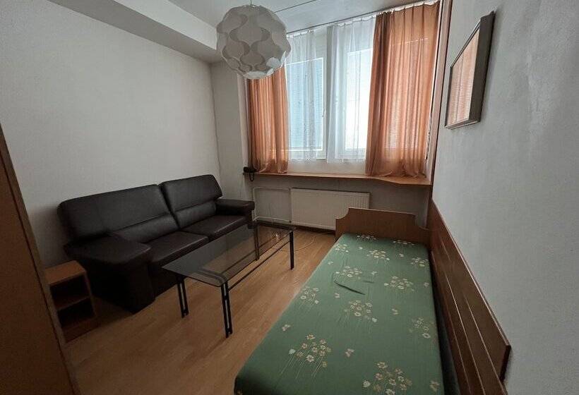 בית מלון כפרי Avion