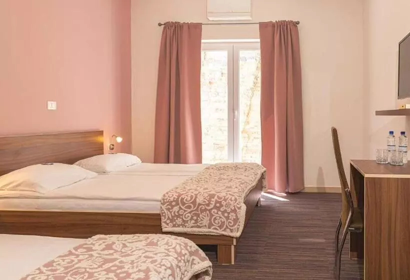 هتل Lavender  Oleander Resort