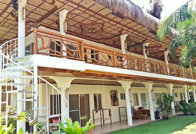 Mike's Dauin Dive Resort