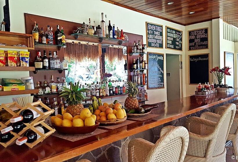 Mike's Dauin Dive Resort