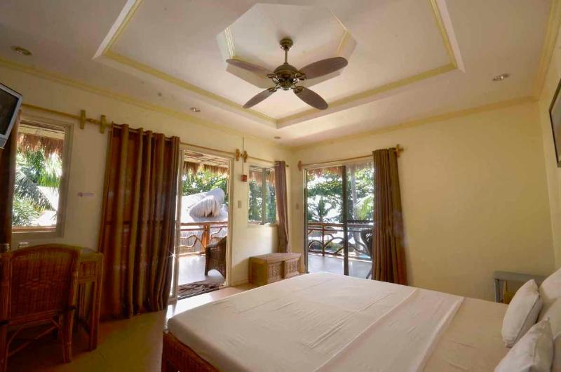 Mike's Dauin Dive Resort