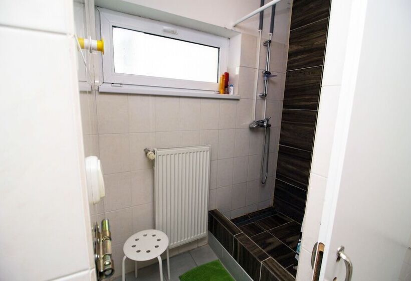 Nitra Glycerin Hostel